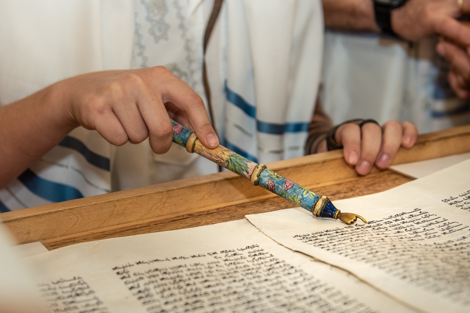 נער בר מצווה קורא בתורה. צילום: יהב גמליאל, פלאש 90