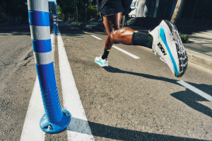 HOKA CLIFTON 11 יחצ חול