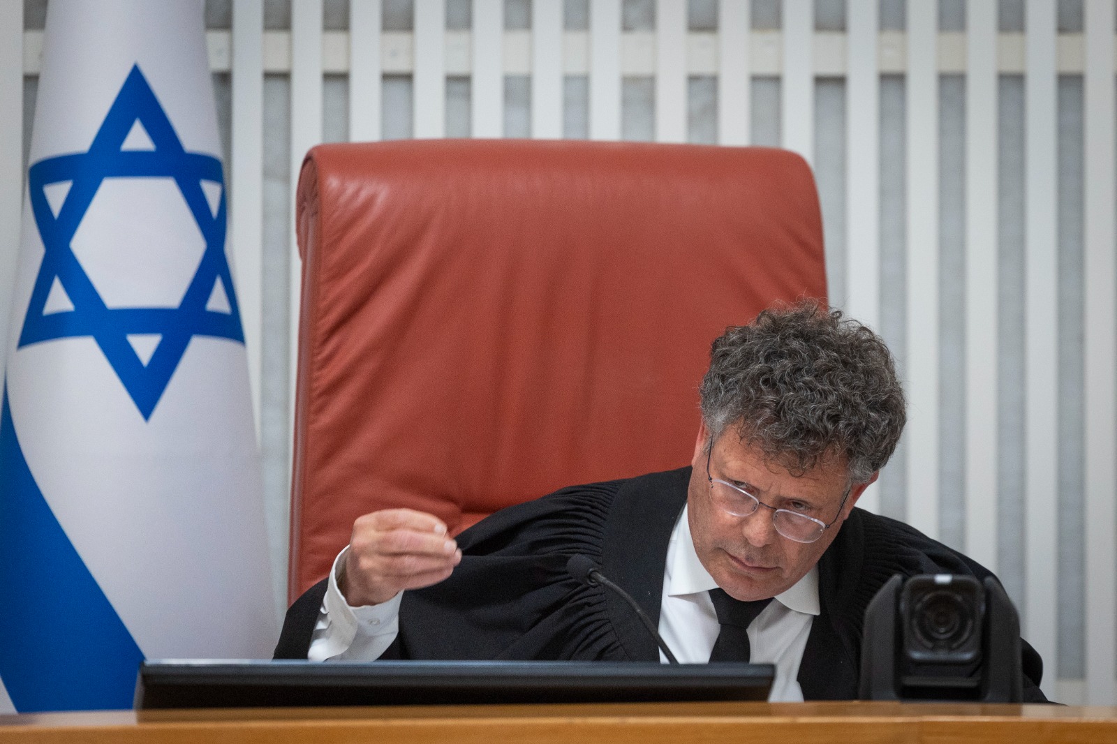 מסקנותיה של ועדה שהוא ירכיב לא תזכה לאמון הציבור. השופט יצחק עמית. צילום: חיים גולדברג, פלאש 90