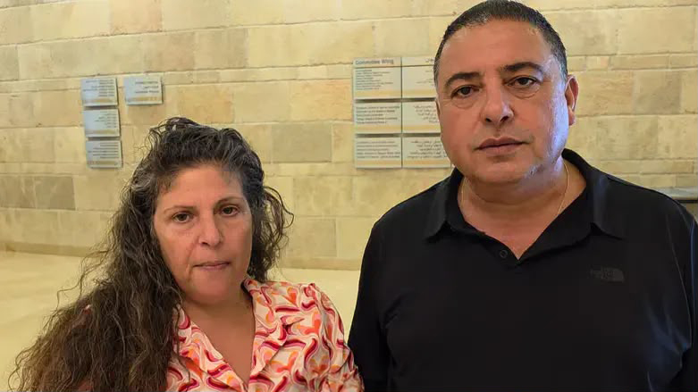 "מגיע לנו צדק, נקמה, אני לא מתביישת לומר את זה". הרצל ומירב חג'אג'. צילום מסך
