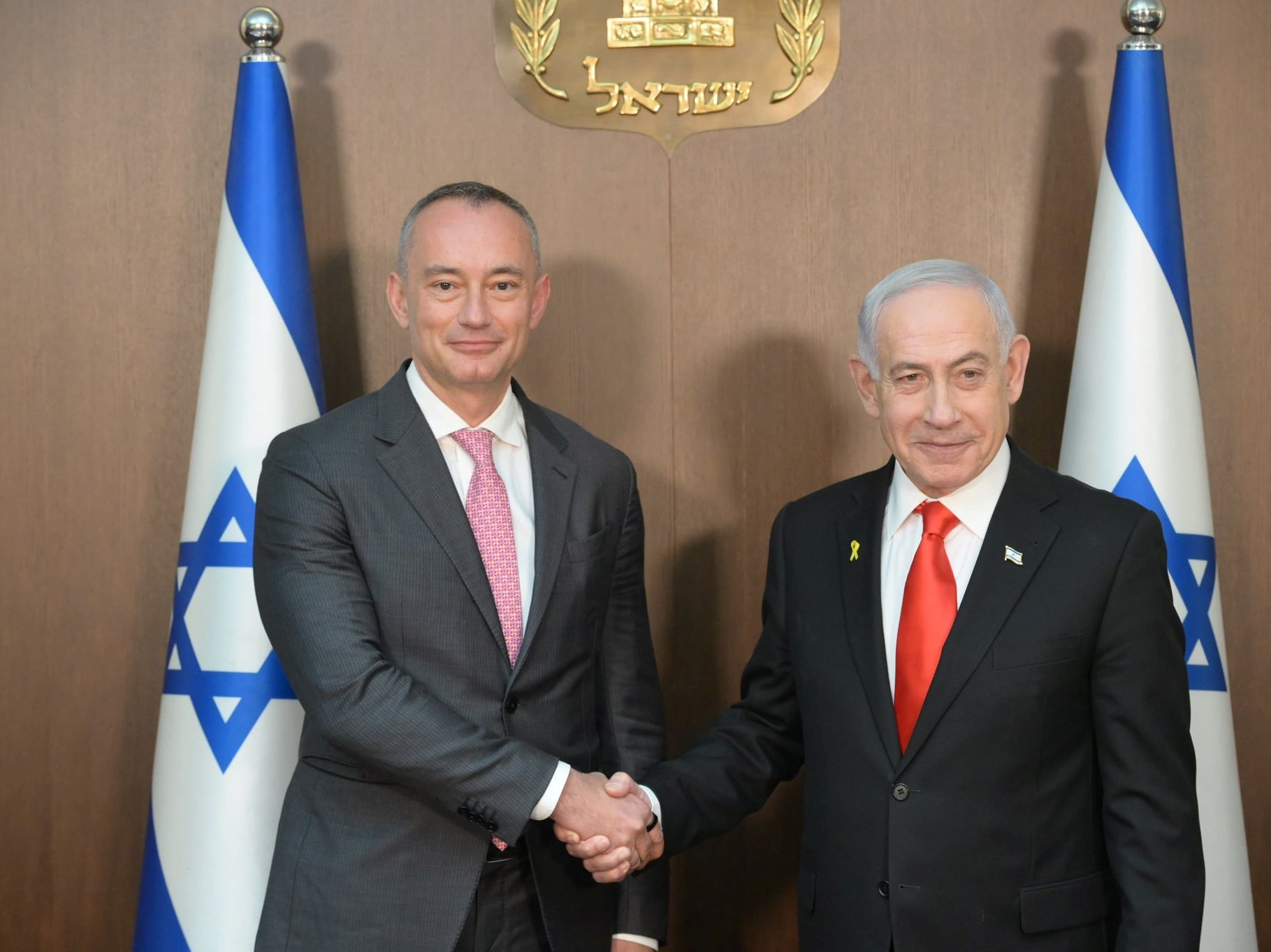 מלאדנוב חרג מההסכמות, ונתניהו הודיע שישראל לא מחויבת. נתניהו ומלאדנוב. צילום: עמוס בן גרשום, לע"מ
