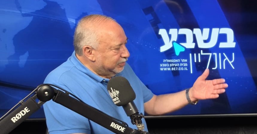 מעדיף להפקיד בידי הירדנים את הטיפול בבעיה הפלשתינית. אביגדור ליברמן באולפני 'בשבע'. צילום מסך