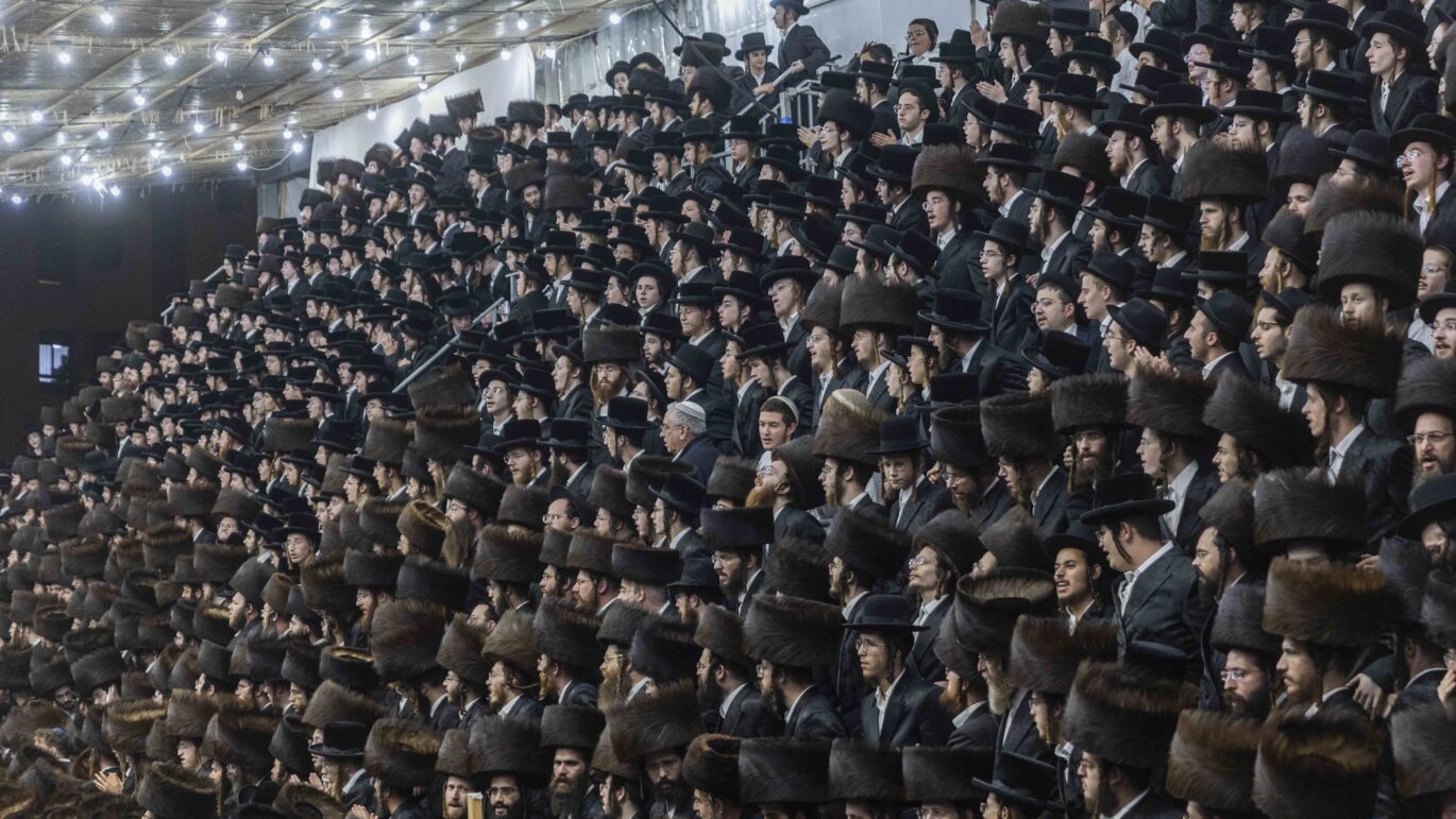 חסידי בויאן בשמחת בית השואבה בירושלים, סוכות תשפ"ז. למצולמים אין קשר לכתבה. צילום: חיים גולדברג, פלאש 90