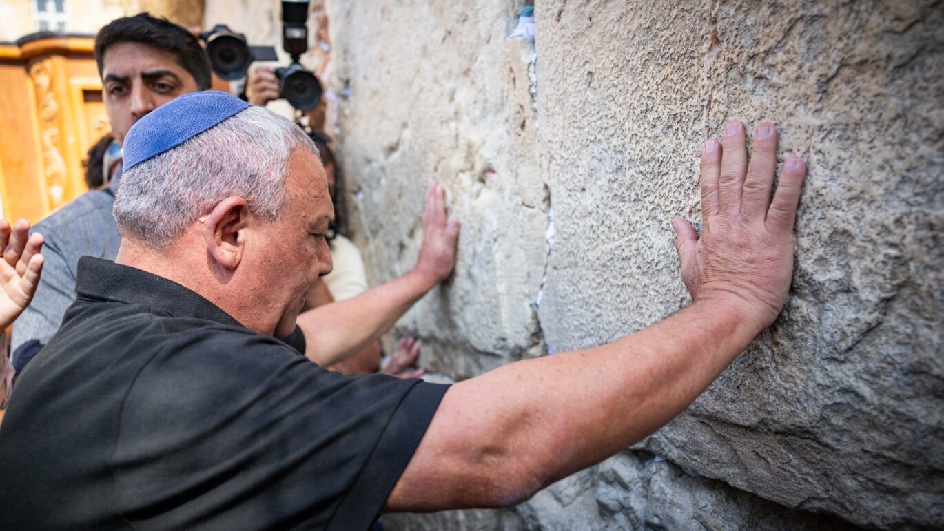 גדי איזנקוט בכותל המערבי. צילום: יונתן זינדל, פלאש 90