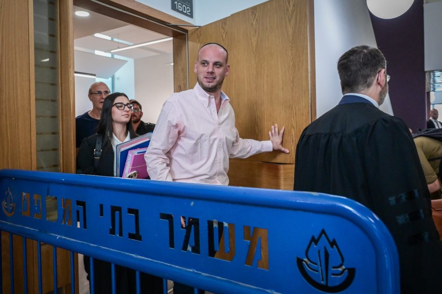 המסרונים ששלח מעידים שידע היטב שהוא מדברר את ממשלת קטאר. אלי פלדשטיין בבית המשפט. צילום: אבשלום ששוני, פלאש 90