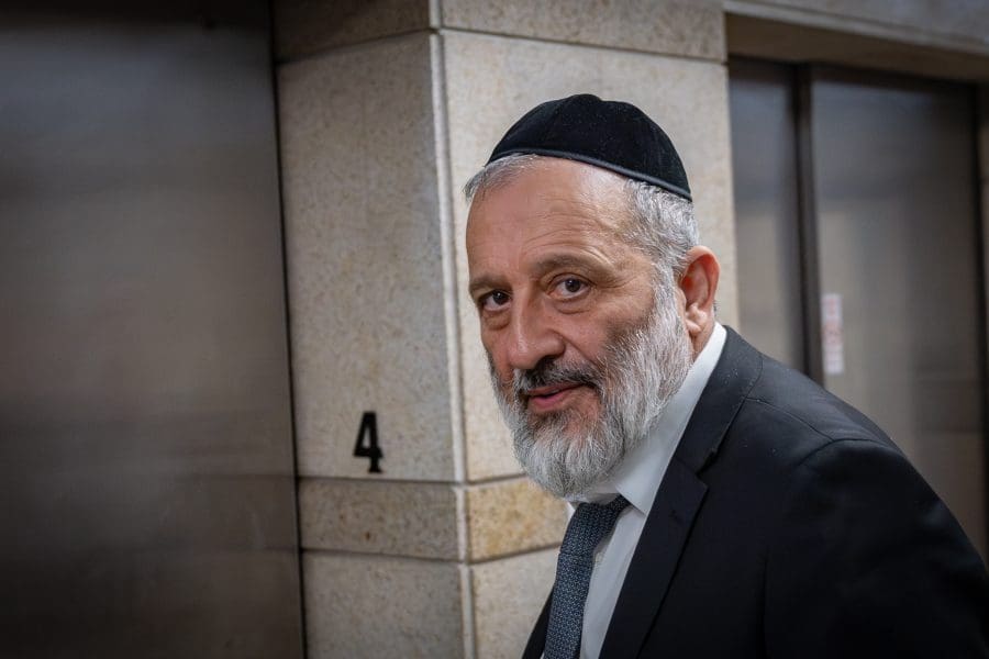 מנציח את העוני. יו"ר ש"ס אריה דרעי. צילום: חיים גולדברג, פלאש 90