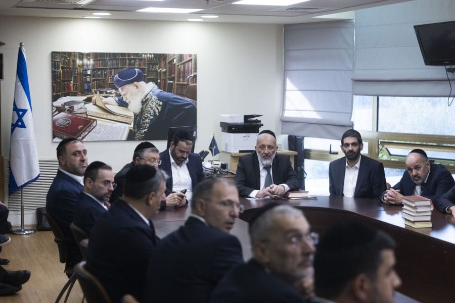 מאז ההתפטרות הכנסת מתקשה לתפקד. ישיבת סיעת ש"ס. צילום: חיים גולברג, פלאש 90